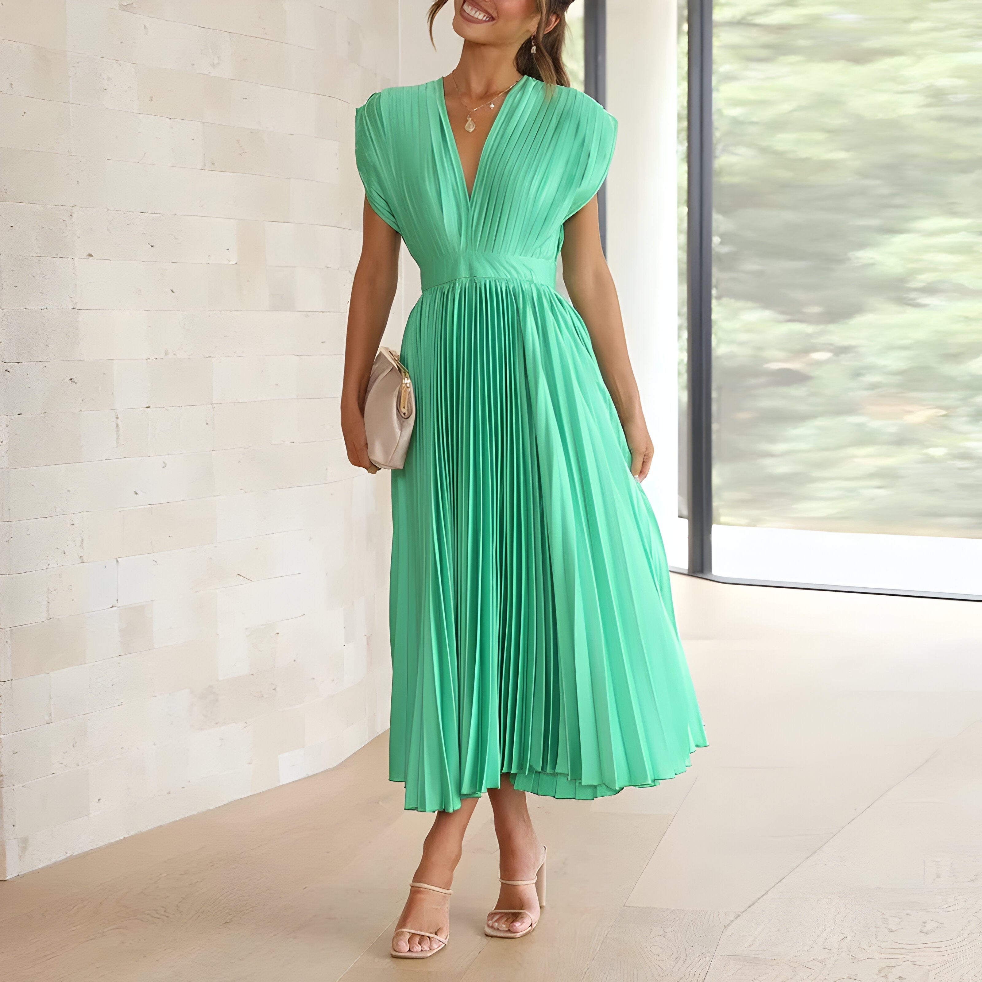 Loungewear Club™ | Robe midi plissée à décolleté en V profond