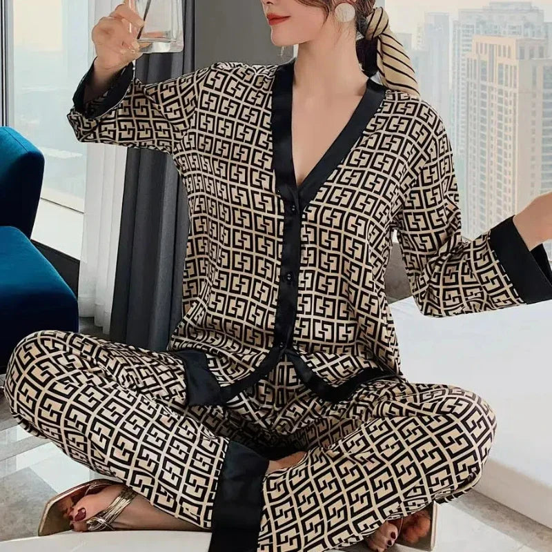 Loungewear Club™️ | Pyjama à col en V et imprimé