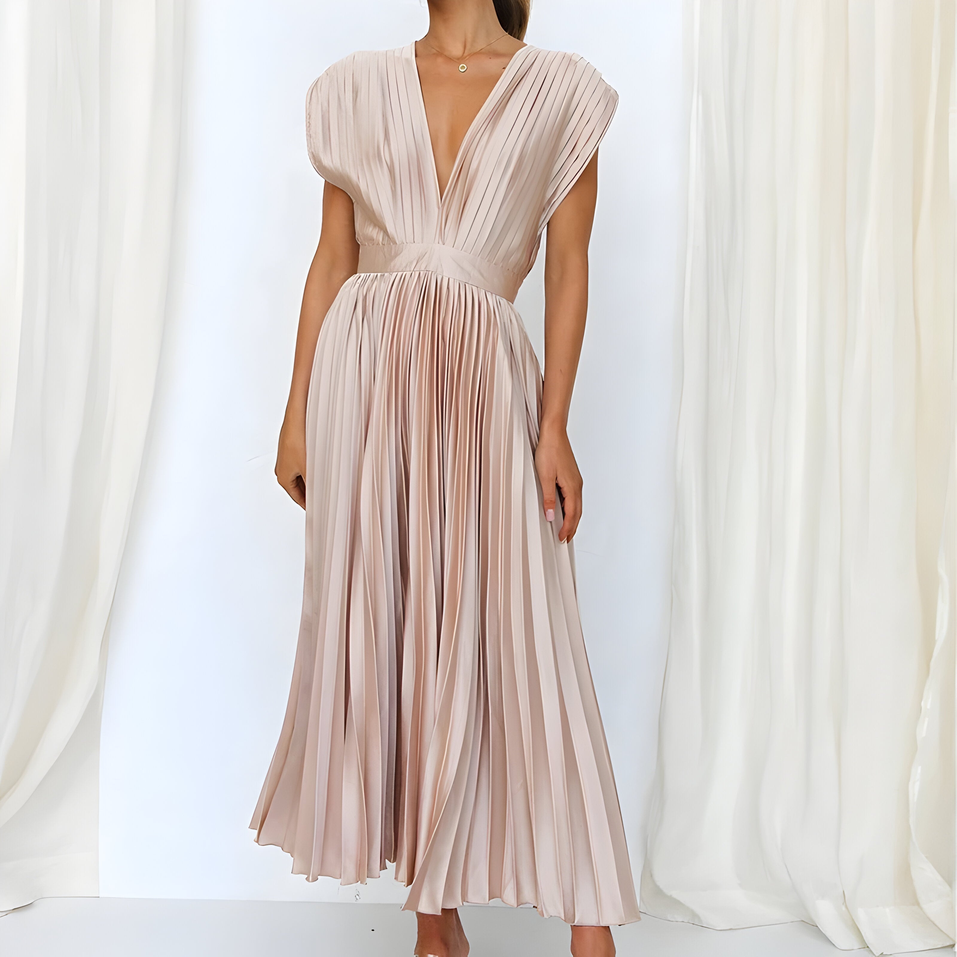 Loungewear Club™ | Robe midi plissée à décolleté en V profond