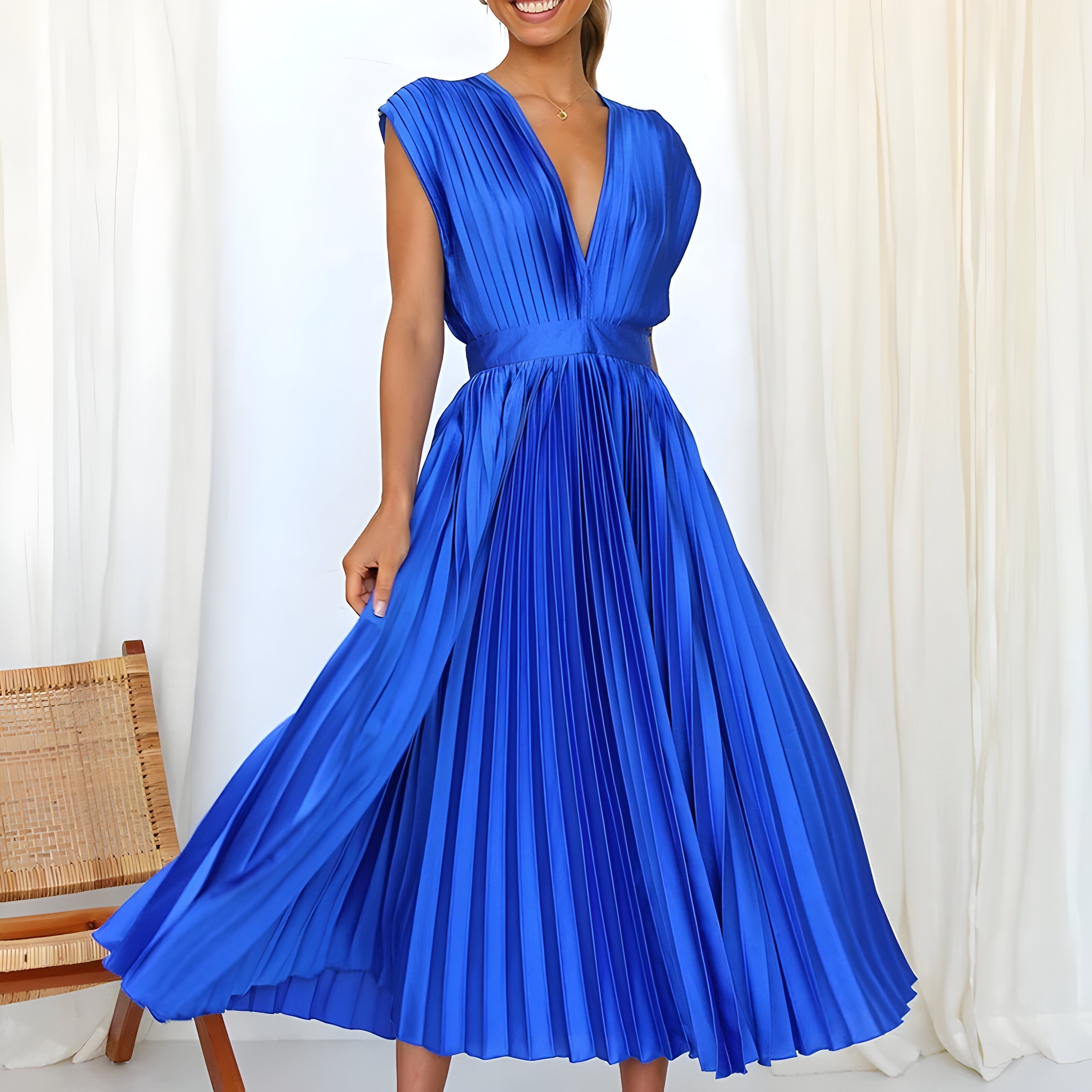Loungewear Club™ | Robe midi plissée à décolleté en V profond