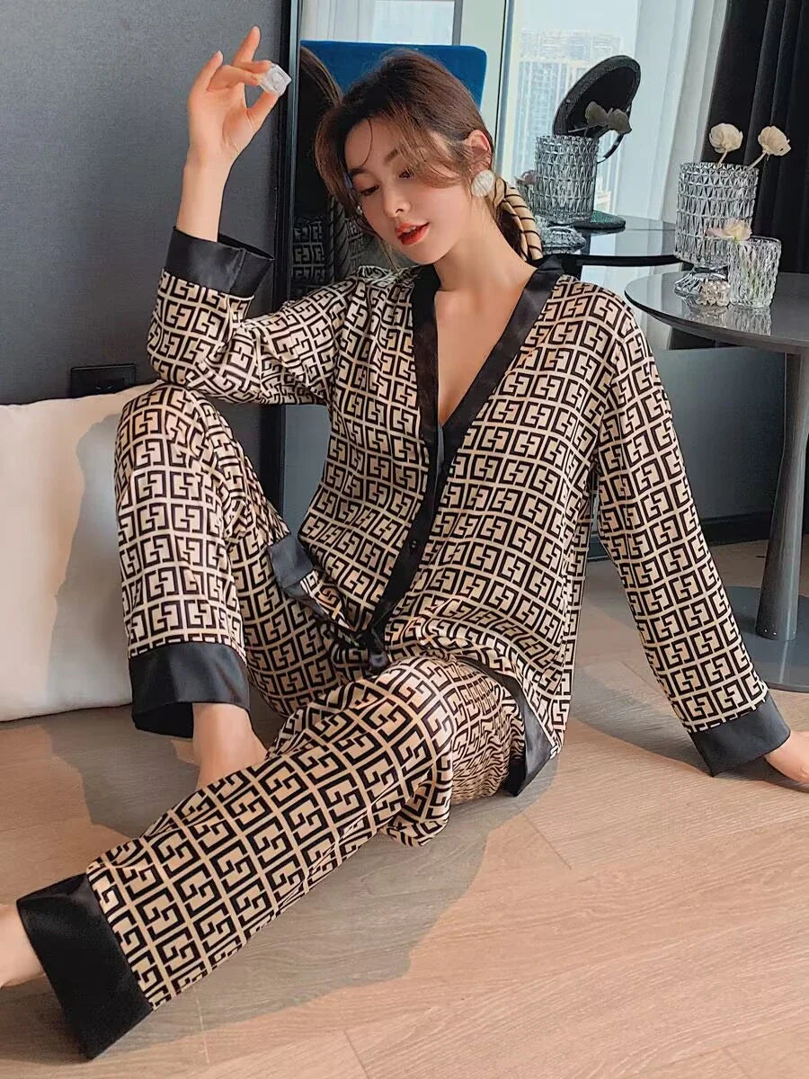 Loungewear Club™️ | Pyjama à col en V et imprimé