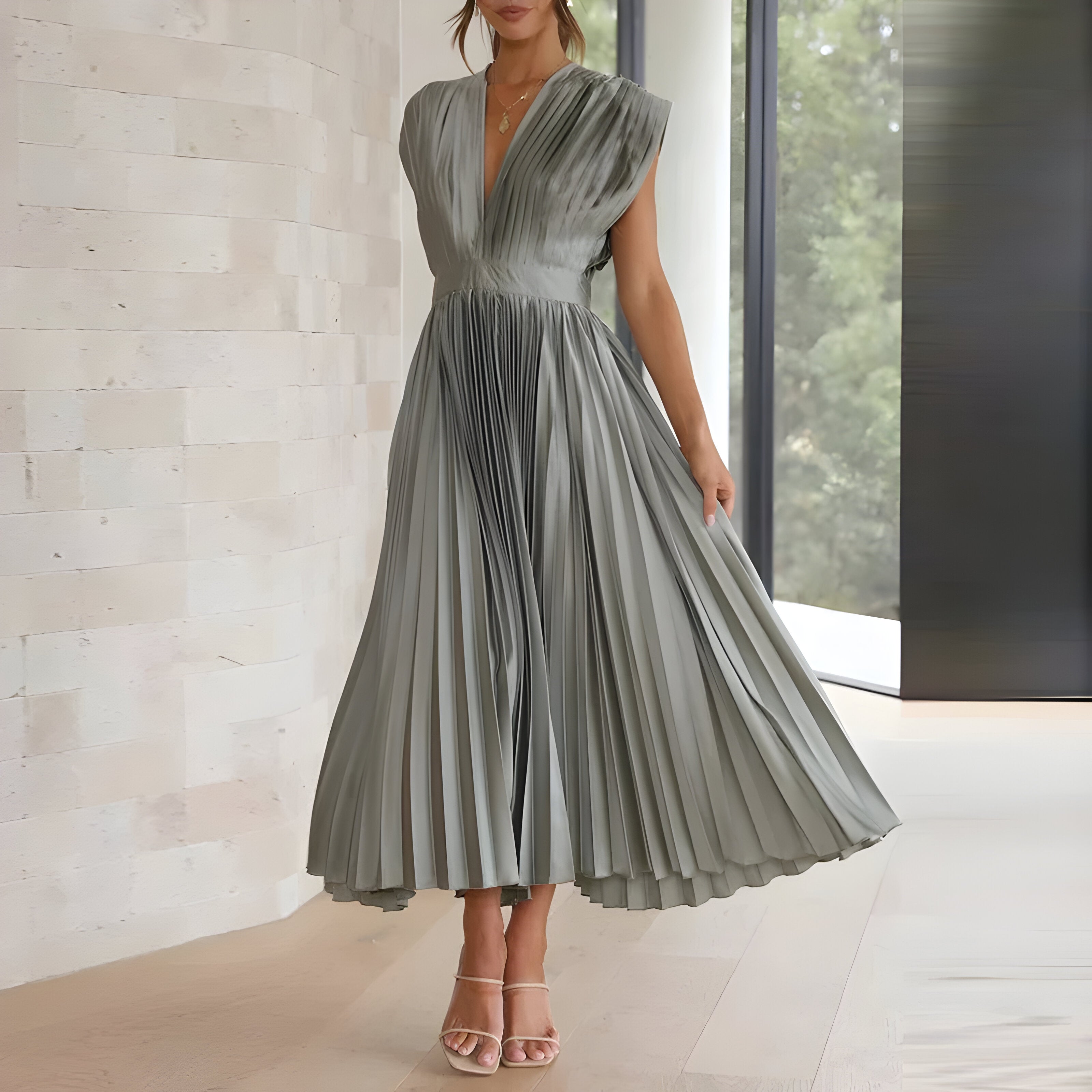 Loungewear Club™ | Robe midi plissée à décolleté en V profond