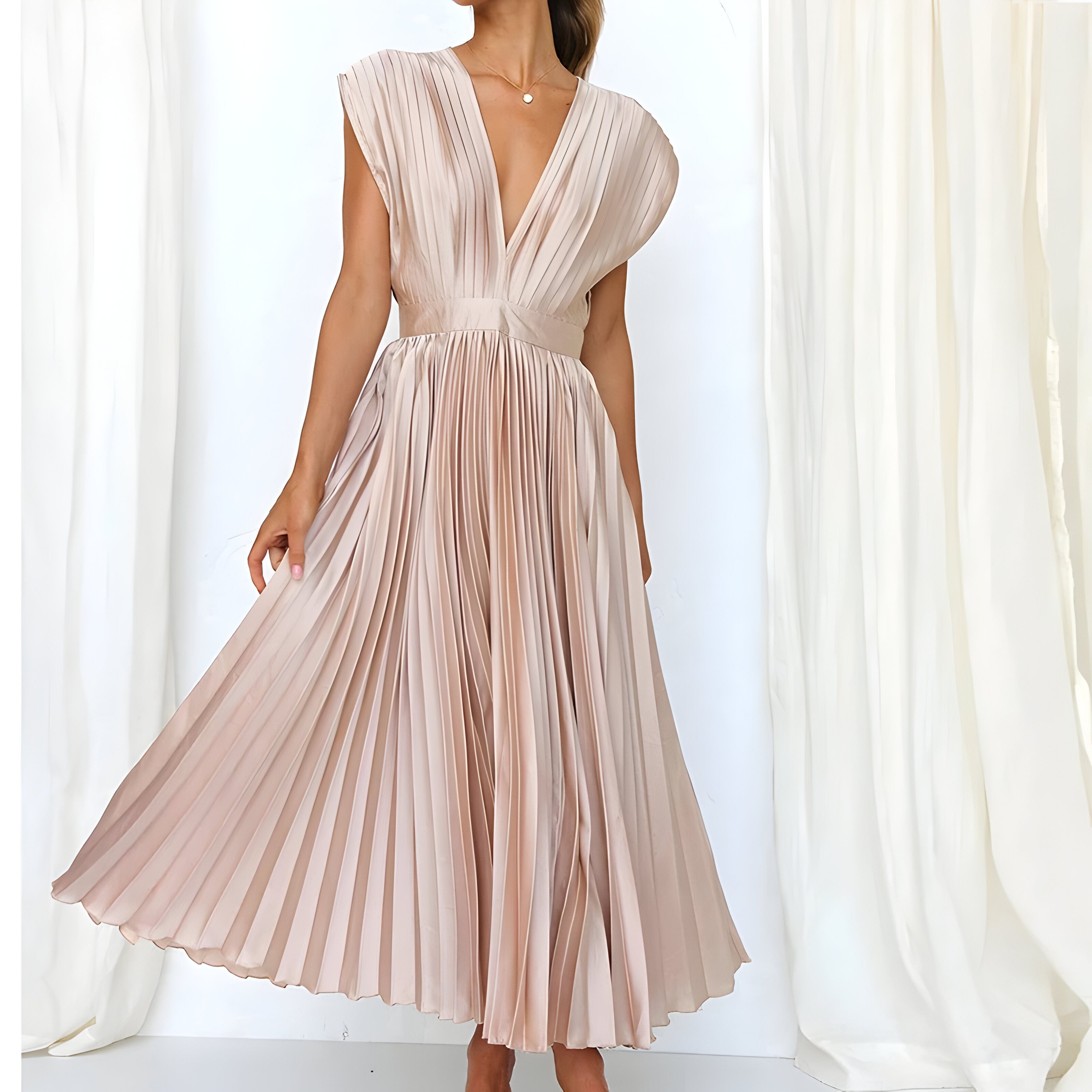 Loungewear Club™ | Robe midi plissée à décolleté en V profond